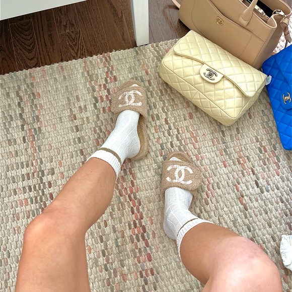 Chanel fluffy logo slides sz 38 - Picture 6 of 7